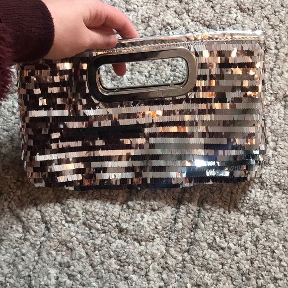 Formal clutch - Picture 3 of 10